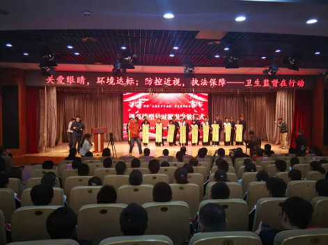 北京近視防控普法宣傳進校園：普及教室采光、課桌等教學環(huán)境的國家標準