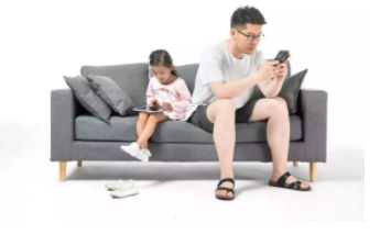 “低頭問題”抬頭解決！10位全國(guó)政協(xié)委員談手機(jī)與健康